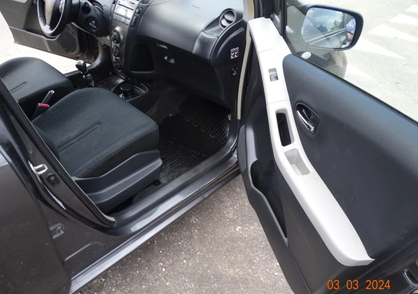 Toyota Yaris cena 21900 przebieg: 132000, rok produkcji 2010 z Dębno małe 92